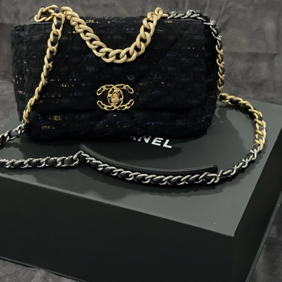 Authentic Tweed Ribbon Medium Chanel 19. This bag has no visible signs of wear. - Picture 3 of 3